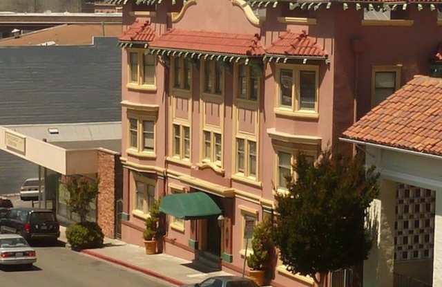 524 Georgia Street