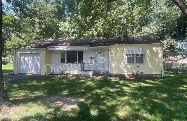 1277 E Wayland St - 1277 East Wayland Street, Springfield, MO 65804