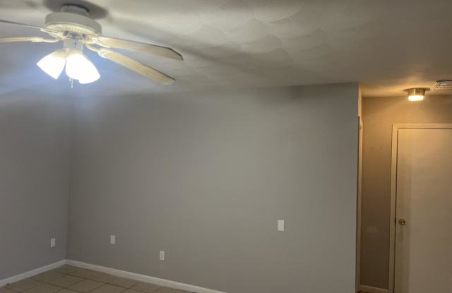 1070 Southwest McFarlane Avenue - 2