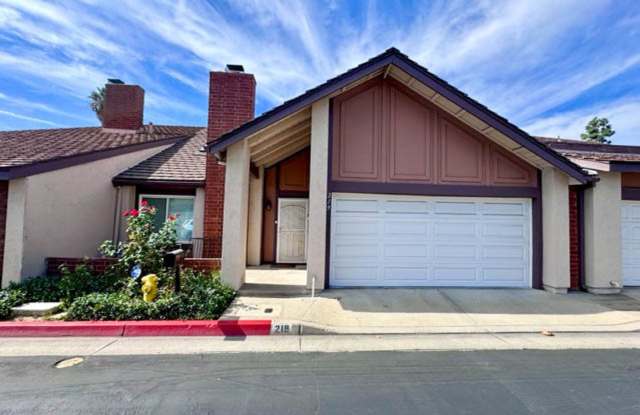Large 3 bedroom home located in Placentia for LEASE!