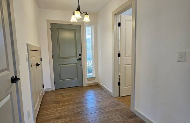 (3) Bed/(2.5) Bath Townhome Avail NOW! New Construction!