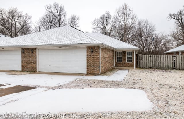 2808 Wildwood Way - 2808 W Wildwood Dr, Fayetteville, AR 72704