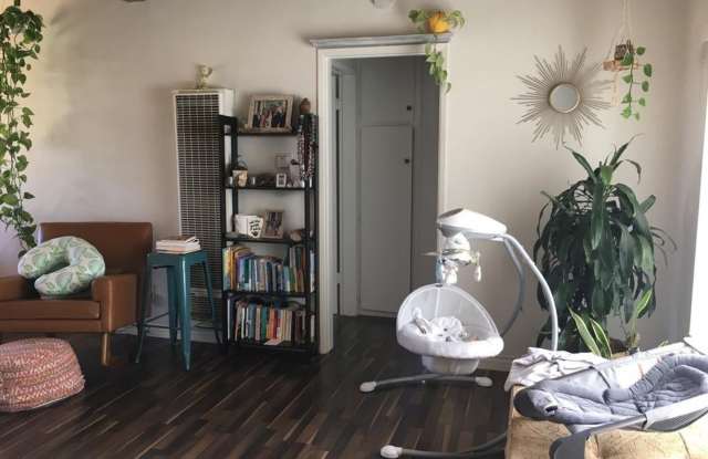 MOVE IN SPECIAL: Beautiful upstairs 2 bedroom 1 bathroom apartment in North Pacific Beach