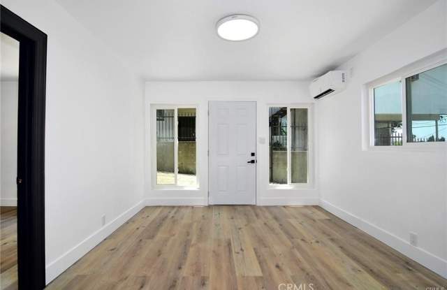 631 N Benton Way 1/2