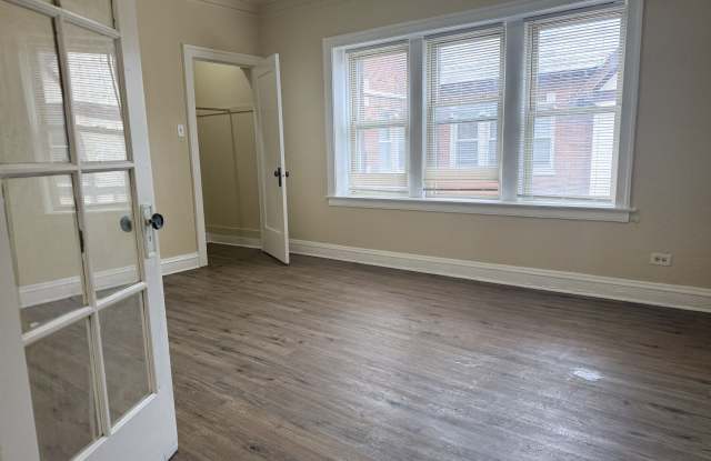 7107 South Champlain Avenue - 3W