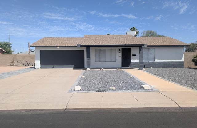 1222 W AUBURN Drive