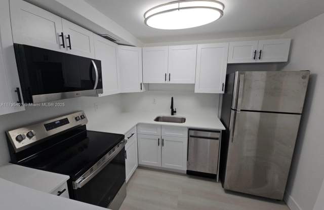 Photo of 8101 Crespi Blvd