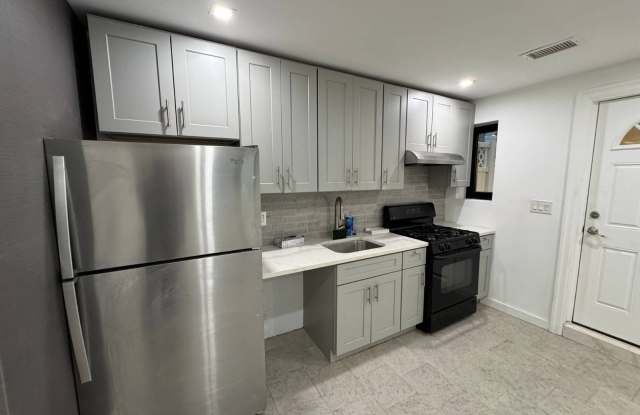 1363 Kearney Ave
