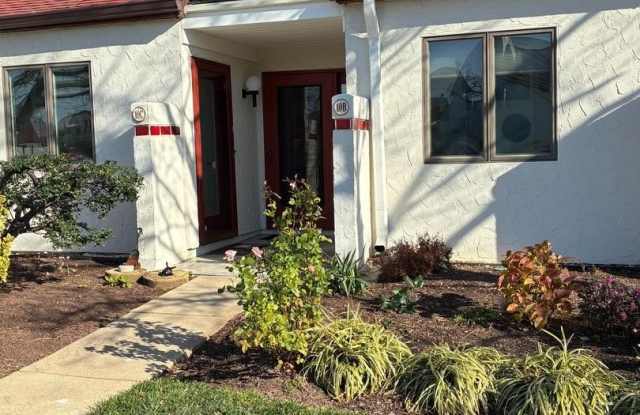 Photo of 10-B QUEEN ELIZABETH CT