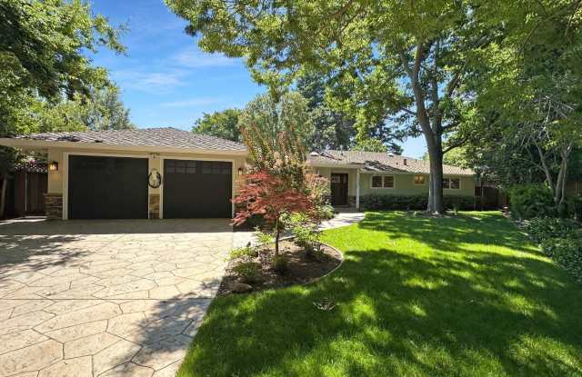 1527 Queensbury AVE