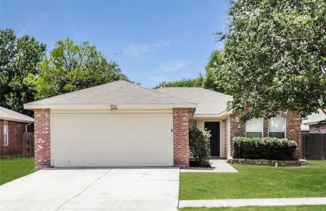 8724 Hunters Point Way - 8724 Hunters Point Way, Fort Worth, TX 76123