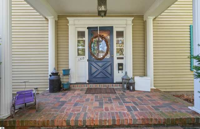 1310 Peninsula Court