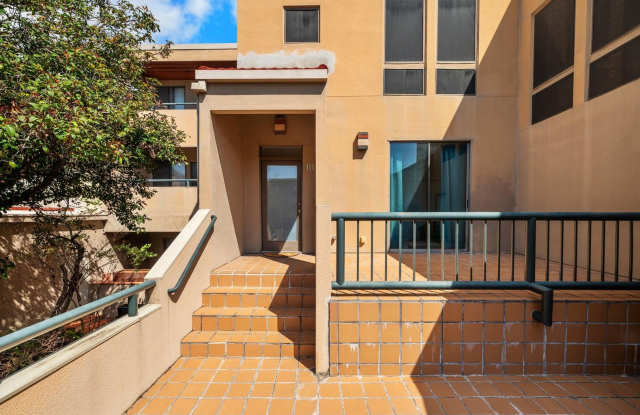 Beautifully Updated Condo in Habidad Condos off Spyglass