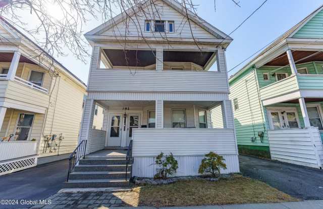 792 Washington Avenue