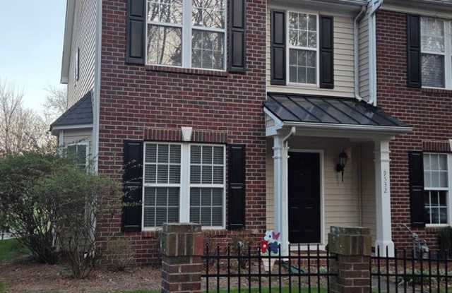 Updated 2 Bed, 2.5 Bath Townhome | Prime Lake Norman Location