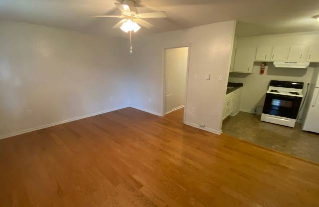 Lovely 1 Bedroom Apartment Near Duke West and Hospital