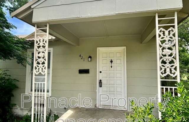 421 S Van Buren St