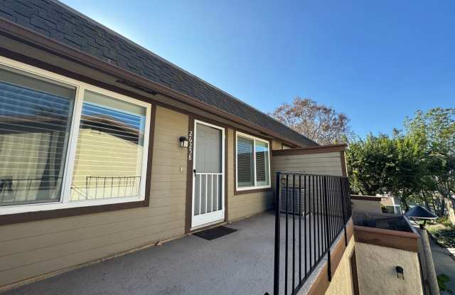 Beautiful  Bright 2Bd/1.5Ba Condo in Mission Viejo w/AC  Garage!