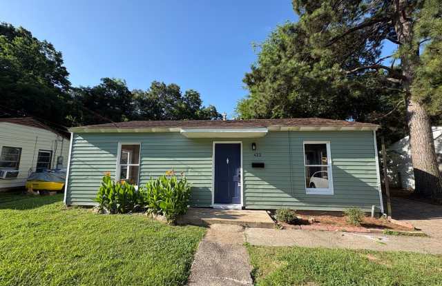 Beautiful 3 bedroom/1 bath fully remodeled home with Central Air & Heat.