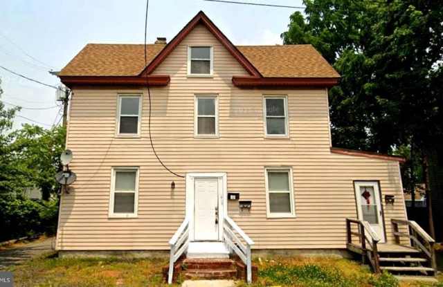137 E HIGH Street