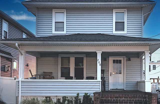 Photo of 208 14th Avenue unit: Front