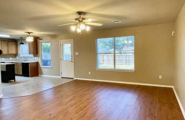 Photo of BEAUTIFUL 4 BR/2BTH HOUSE LOCATED IN CIBOLO AVAILABLE NOW!!