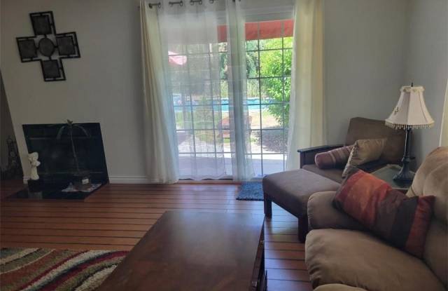 Photo of 5122 Lindley Avenue