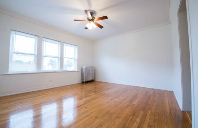 7358 S Blackstone South Shore Apartments