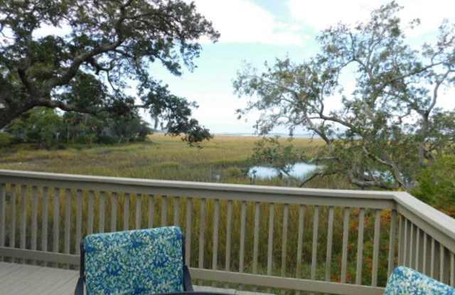 Beautifully Furnished Townhome With Sunset Views