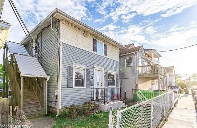 22 Bay Avenue
