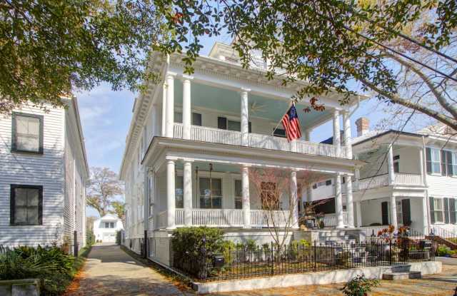 28-B Charlotte Street- Amazing One Bedroom/Two Bathroom Freestanding Home