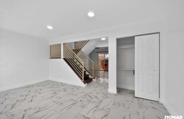 Spacious 4BR Townhome in Aurora at 20 minutes from Denver International AirPort.