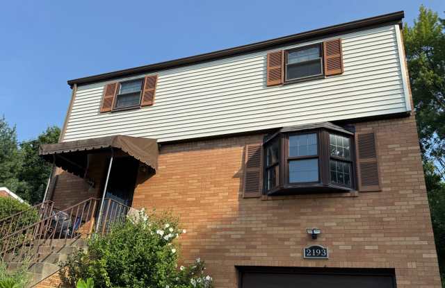 Photo of Luxury 3-Bedroom, 1-Bathroom House in Brookline!