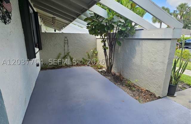 3015 SW 21st Ter