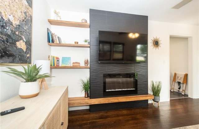 6217 Glenwood Street