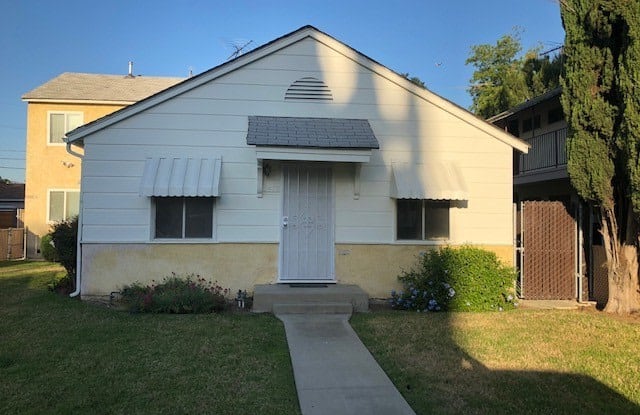 5420 Vantage Ave - 5420 Vantage Avenue, Los Angeles, CA 91607