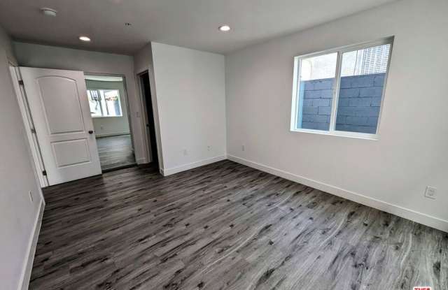 753 E Adams Blvd