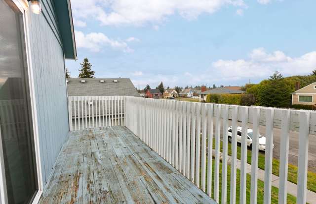 3572-3574 East F Street