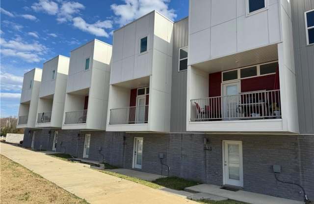 Photo of 1636  S Razorback  RD