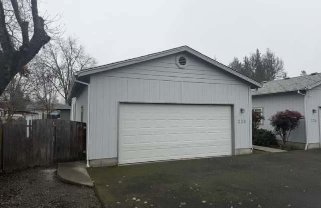 Photo of 228 SW Westholm Ave