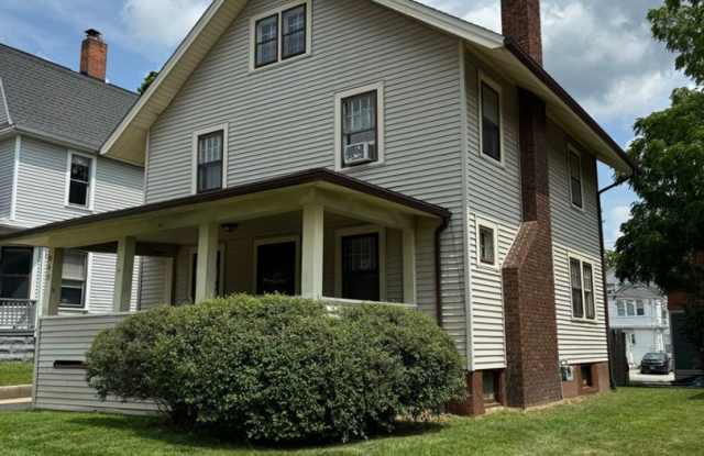 845 East University Ave. | JOIN THE WAITLIST TODAY!