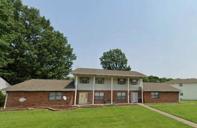 2700 CENTER Street