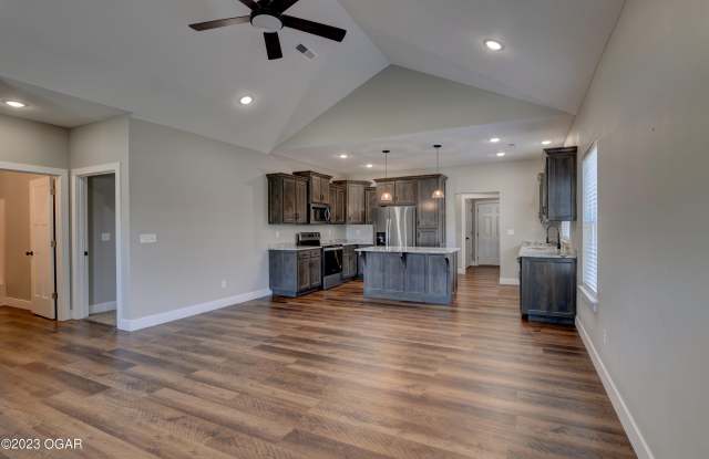 2215 S Kentucky Avenue