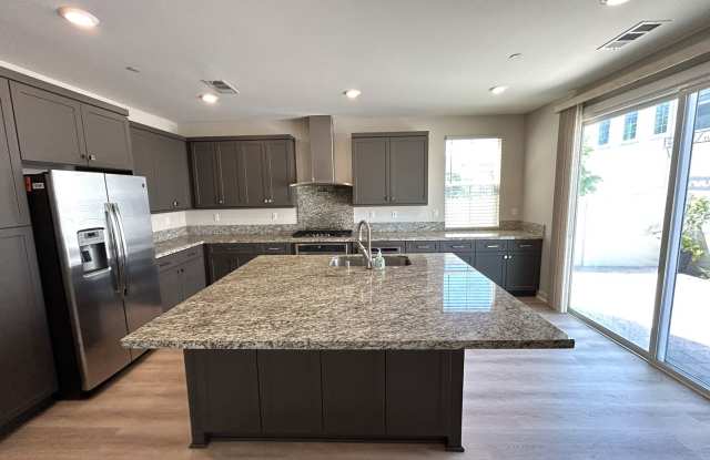 809 KIDDER AVE COVINA 91724 (5 BED / 3 BATH)