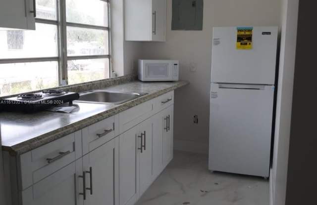 3220 NW 49th St