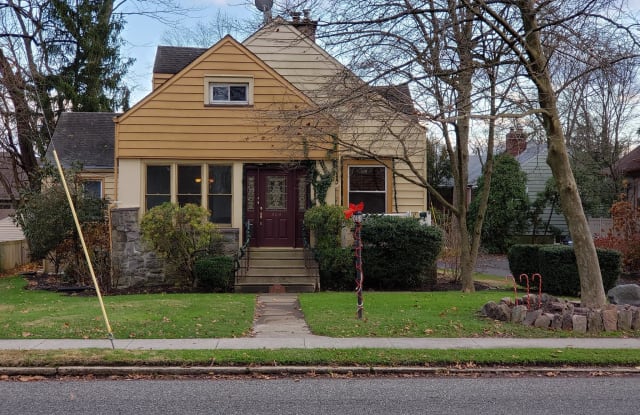 304 W COLLINGS AVENUE - 304 Collings Avenue, Collingswood, NJ 08108