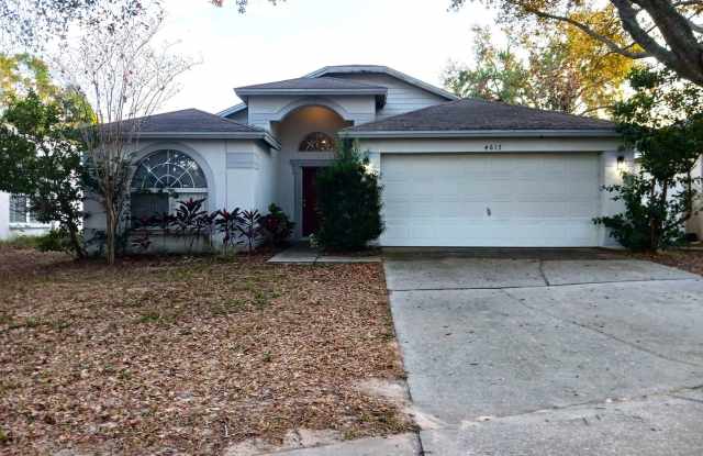 Gorgeous 3 bedrooms 2 bath's single family home located in Valrico, FL!
