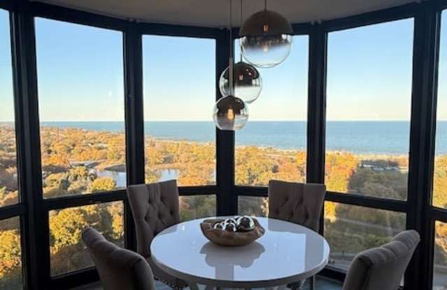 Photo of 1740 N Clark St