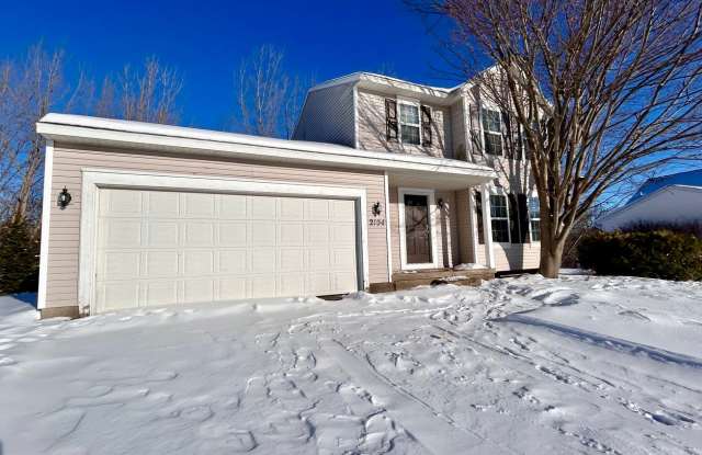 3 Bedroom Home in Forest Hills Schools!