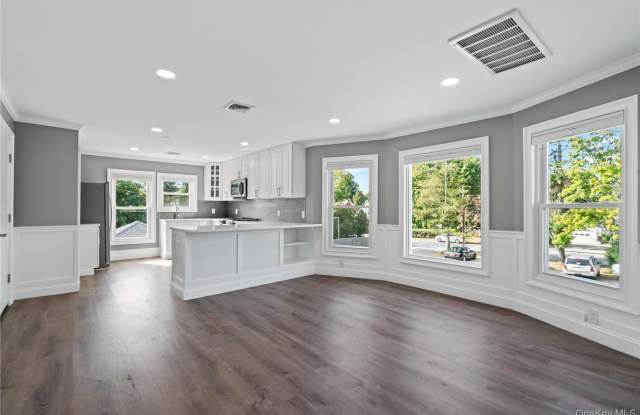 Photo of 7 Pulaski Road unit: 3